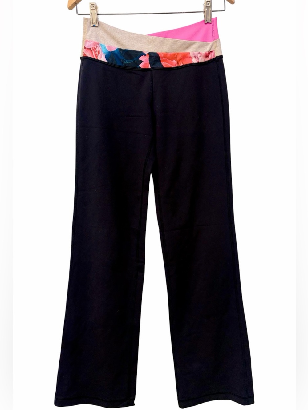 Lululemon Astro Pant Black Flare Yoga Leggings Women’s 6 – Rose Print Waistband